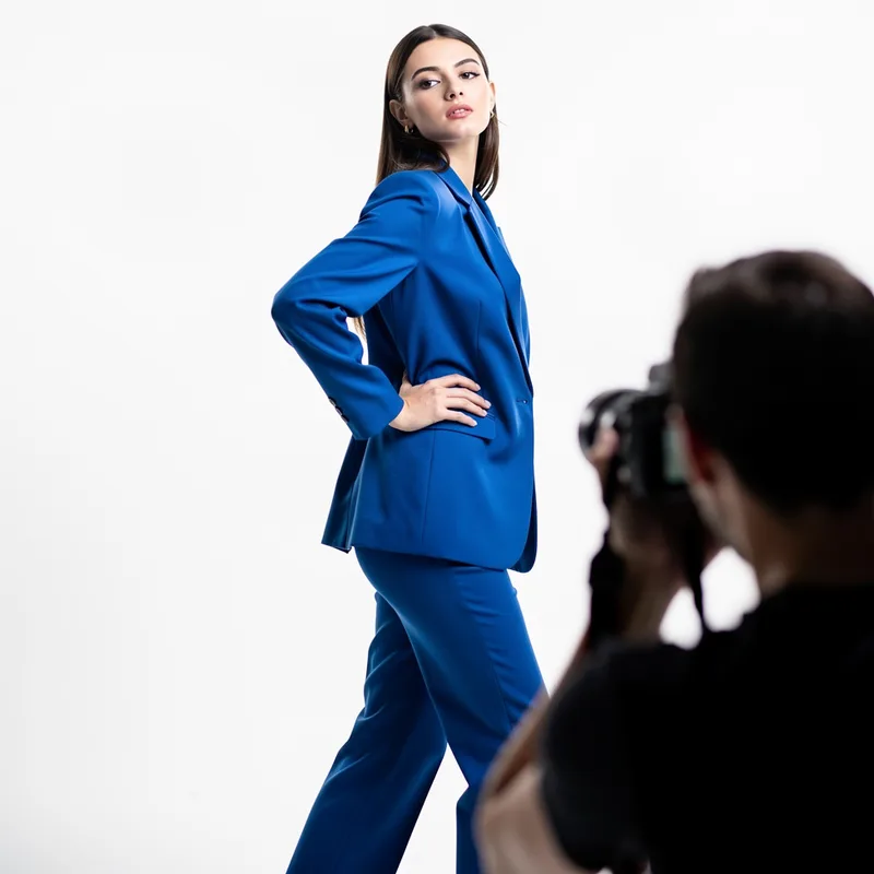 pose